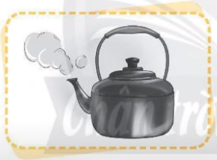 Hãy quan sát các hình dưới đây và cho biết nước ở thể nào. Viết câu trả lời vào chỗ (...).