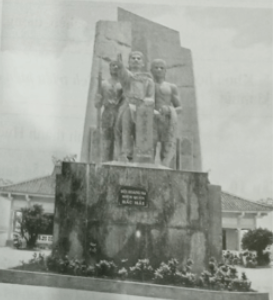 a. Cho biết tên của tượng đài này. b. Cho biết việc nhân dân xây dựng tượng đài đó thể hiện điều gì.