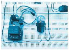  Em hãy ghi thứ tự, công và của từng bước trong quy trình lắp ráp mạch điện điều khiển sử dụng mô đun cảm biến ánh sáng vào cạnh các hình minh họa dưới đây.