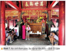 Đọc thông tin và quan sát hình 6,7 em hãy kể tên một số hoạt động được tổ chức ở Văn Miếu- Quốc Tử Giám nhằm tôn vinh truyền thống hiếu học của dân tộc.