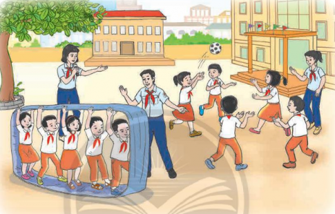 Lắng nghe tổng hợp kết quả toàn trường đạt được trong tháng hành động. Tham gia các trò chơi tập thể. 