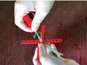 Em hãy thực hành sử dụng cờ-lê và tua-vít theo hướng dẫn sau