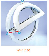 Trong cửa sổ ở Hình 7.56, cánh và khung cửa là các nửa hình tròn có đường kính 80 cm, bản lề được đính ở điểm chính giữa O của các cung